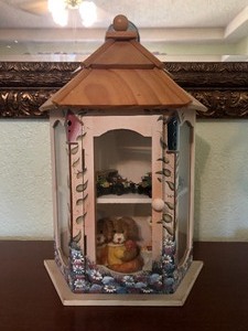 lot 138 image: SMALL DISPLAY HOUSE 15x10 wTOY CARS &amp CERAMIC BUNNIES &amp BEAR