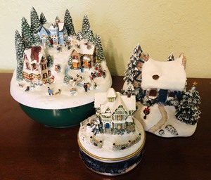 lot 154 image: 3 CHRISTMAS THEMED THOMAS KINKADE DECOR