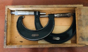 lot 133 image: STARRETT MICROMETER CALIPERS - ONE 2-3 NO. 436 and ONE 3-4 NO. 436 IN WOODEN BOX&nbsp