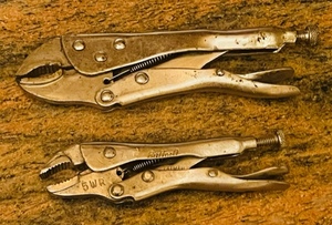 lot 64 image: VINTAGE BUFFALO 5WR LOCKING PLIERS &amp 1 PAIR OF BRAND UNKNOWN