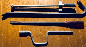 lot 302 image: KENT MOORE TORQUE WRENCH  12 SPIN HANDLE  39 PRY BAR  OLD FORGE 6019 7 FLAT HEAD SCREWDRIVER