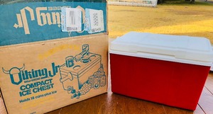 lot 285 image: VINTAGE VIKING JR COMPACT ICE CHEST IN BOX - HOLDS 18 CANS