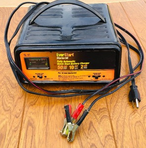 lot 247 image: EVERSTART FULLY AUTOMATIC 50102 AMP QUICK START BATTERY CHARGER