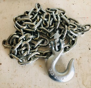 lot 213 image: 8FT CHAINS with 38 HOOK