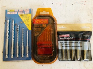 lot 164 image: 2 NEW PACKS OF DRILL BITS &amp CRAFTSMAN SCREW EXTRACTOR SET