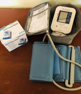 lot 175 image: LIFE SOURCE DELUXE BLOOD PRESSURE MONITOR  MEASUPRO AUTOMATIC WRIST BLOOD PRESSURE MONITOR