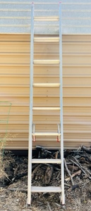 lot 368 image: WERNER 16FT MODEL D1116-2 EXTENDABLE ALUMINUM LADDER