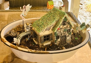lot 373 image: VINTAGE OVAL PAN wDECORATIVE FAIRIES & HOUSE