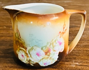 lot 386 image: VINTAGE MZ AUSTRIA 3 CREAMER