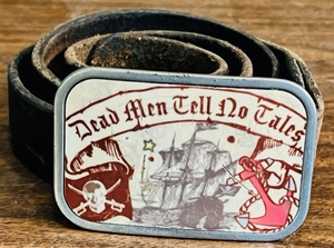 lot 392 image: VINTAGE BUCKLE-DOWN DEAD MEN TELL NO TALES BELT BUCKLE & BELT (LEVIs #2253)