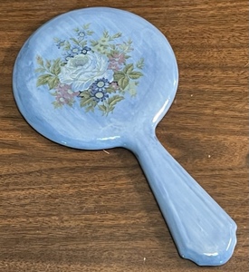 lot 406 image: VINTAGE DECORATIVE HAND MIRROR 11