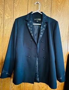 lot 400 image: OLEG CASSINI SIZE 8 WOMENs BLACK BLAZER