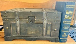 lot 293 image: 1966 MASONIC BIBLE wTATTERED WOODEN STORAGE CHEST