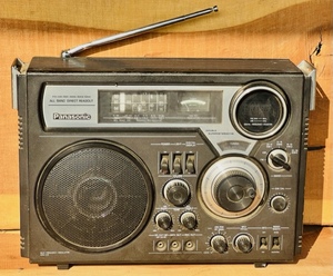 lot 101 image: PANASONIC MODEL RF-2600 ALL BAND DIRECT READOUT RADIO