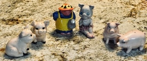 lot 107 image: ASSORTED VINTAGE PIG SALT &amp PEPPER SHAKERS