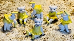 lot 108 image: 6 VINTAGE FITZ &amp FLOYD CERAMIC PIG BALLERINAS IN YELLOW TUTU