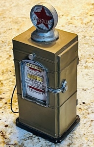 lot 110 image: VINTAGE WOODEN TEXACO STAR GASOLINE PUMP BANK 9x 3x 2.5
