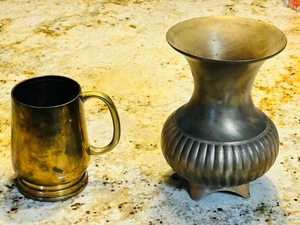 lot 52 image: VINTAGE 5 BRASS MUG &amp 7 SPITTOON - MADE IN INDIA