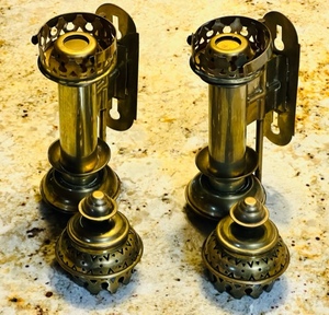 lot 53 image: VINTAGEANTIQUE BRASS INTERPUR CARRIAGETRAIN WALL BRASS CANDLE SCONCEHOLDER 10