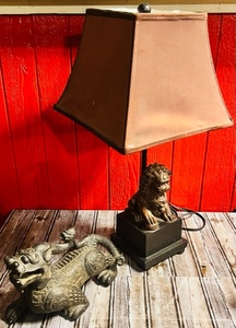 lot 204 image: Vintage Ornate Wooden Oriental Dragon and Oriental Lion Lamp