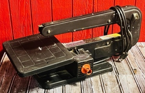 lot 70 image: Sears Craftsman Motorized Scroll Saw Model 572.247202
