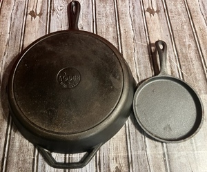 lot 288 image: 12 Lodge Skillet 10SK &amp 6 Skillet