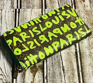 lot 71 image: Louis Vuitton Pocket Book