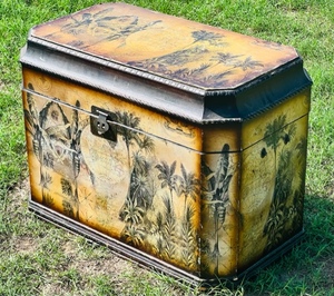 lot 39 image: Indian Ocean Themed and Decorated Trunk - Wood 16x 24x 32