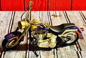 lot 286 image: 112 Scale Harley Davidson V2 Eighty Cubic Inches Softail