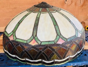 lot 175 image: Vintage Stained Glass Lamp Shade
