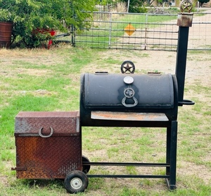 lot 43 image: Texas Star SmokerGrill