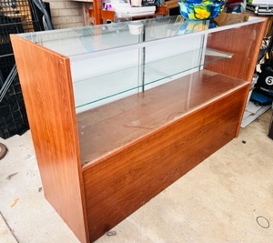 lot 45 image: 60x38x16 Wood and Glass Showcase Cabinet