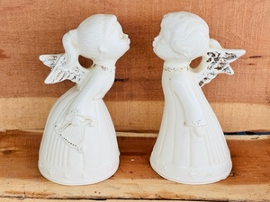 lot 131 image: Vintage 8in. White Kissing Angels