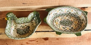 lot 133 image: Two Temp-Tations Presentable Ovenware Serving Bowls- Chicken (0.5 QT) &amp Pig (1.0 QT)
