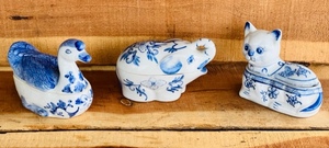 lot 134 image: Vintage Chinese Ceramic Duck, Elephant, and Cat Trinket Holders