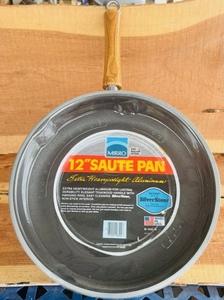 lot 136 image: New Mirro 12 Extra Heavyweight Aluminum Saut Pan