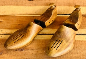 lot 144 image: Antique Wooden Q.S.Pierce Shoe Stretchers
