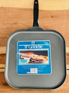 lot 145 image: New Mirro 11in. Griddle