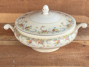 lot 259 image: Vintage Eggshell Nautilus H40N5 Covered Serving Dish