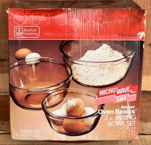 lot 262 image: Anchor Hocking Oven Basics 3 pc. Mixing Bowl Set (1Qt. ,1.5Qt.,2.5Qt.)