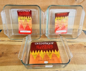 lot 263 image: Three 8 Anchor Hocking Fire-King Bakeware CakeBaking Dish
