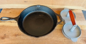 lot 271 image: 10 Lodge Cast Iron Skillet 8SK &amp 412&nbsp Burger Press