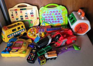 lot 29 image: LOT OF ASSORTED CHILDREN TOYS AS SHOWN.