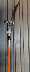lot 93 image: FISKARS TELESCOPING TREE PRUNER AS SHOWN.