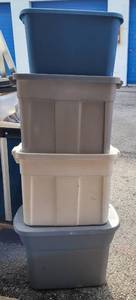 lot 121 image: LOT OF 4 PLASTIC STORAGE CONTAINERS AS SHOWN. (SOLD 4 X THE MONEY)