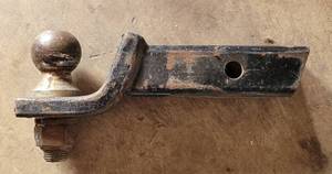 lot 141 image: 2 BALL HITCH AS SHOWN.