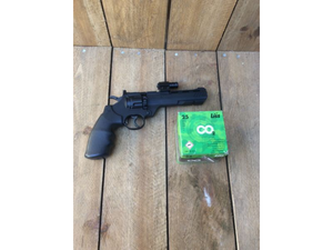 lot 26 image: Crosman Vigilante 357 Co2 Air Pistol w CO2 Cartridges and Laser Sight (.177 CAL)