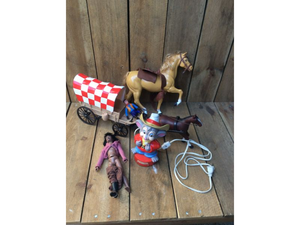 lot 38 image: Fievel Goes West Cowboy Night Light Lamp 1991 American Tail - Barbie Horse along with other Western Figures