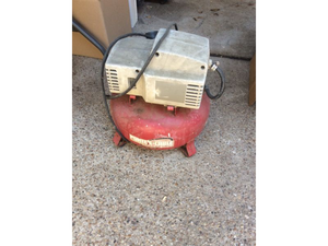 lot 97 image: Porter Cable Jet Stream 150 PSI 2 HP 6 Gallon Air Compressor