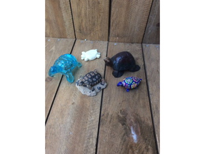 lot 42 image: Assorted Turtle Dcor Figures
